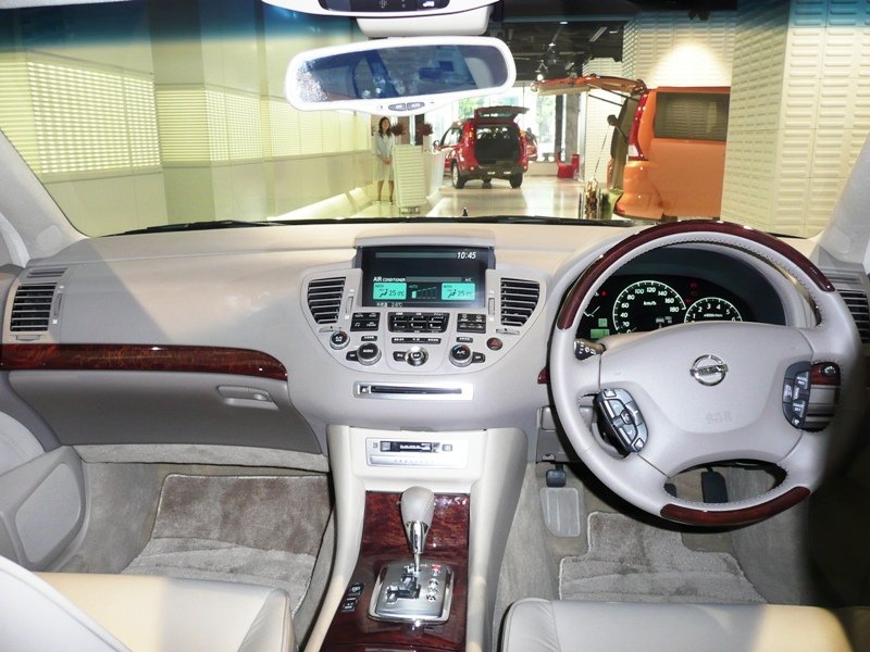  Интерьер Nissan President четвертого поколения (кузов PGF50) 
